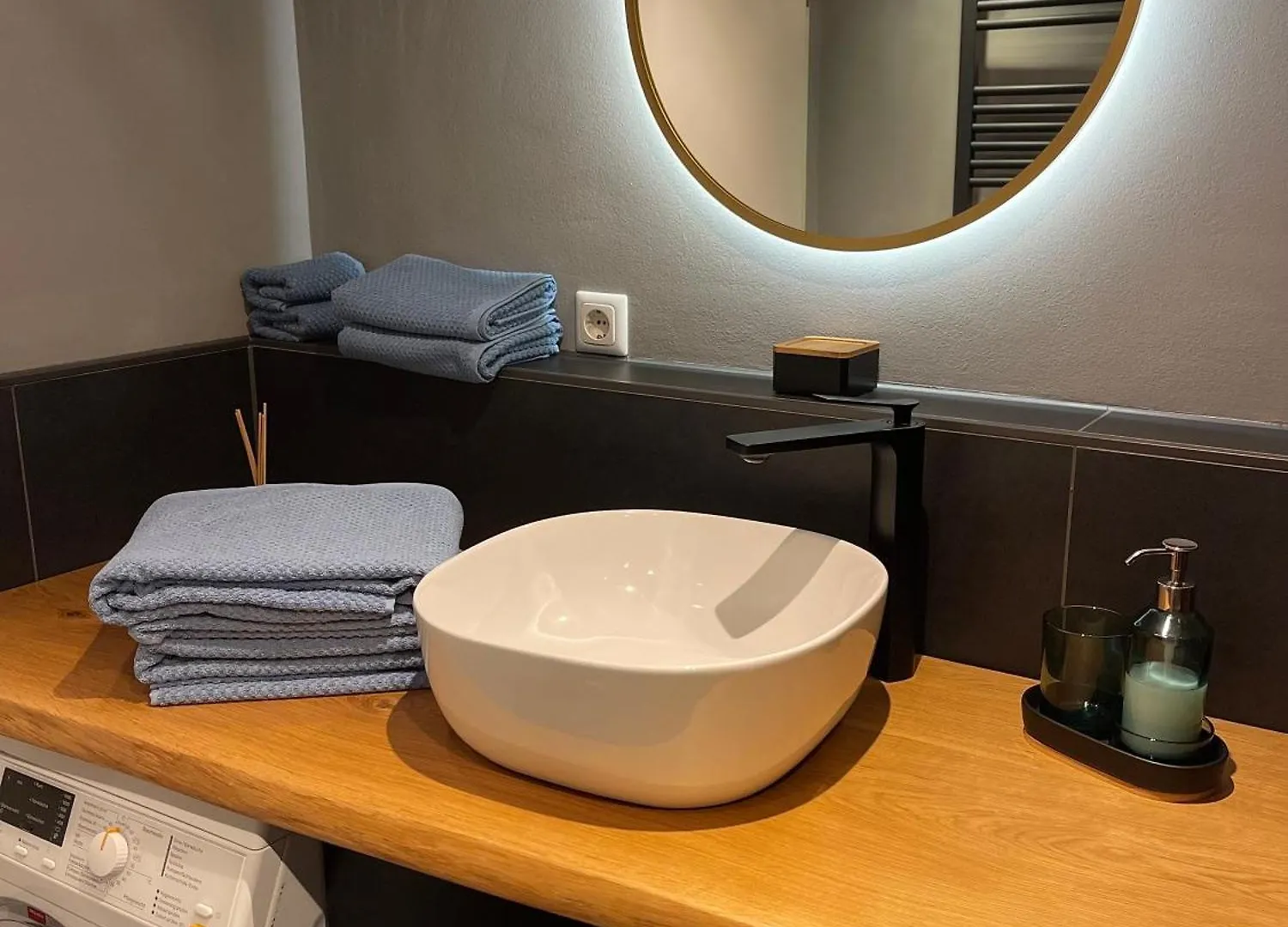 Modernes Designer Apartment Mit Balkon 5 Min Zum Oktoberfest & City Mnichov